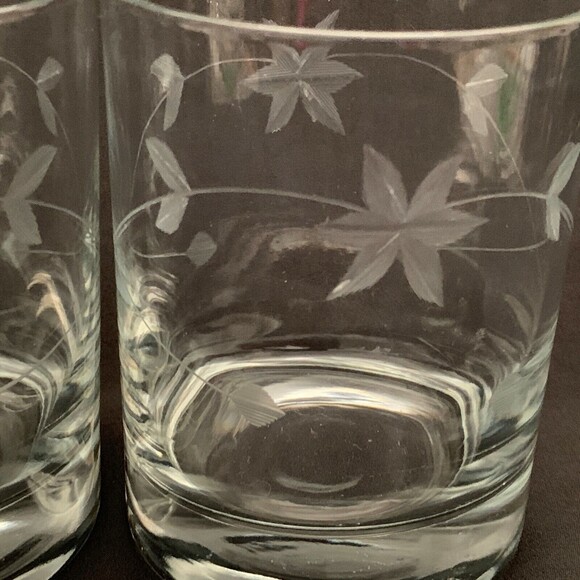 Double Old Fashion Clear Glass Glasses Etched Leaves Lot of 4 - Picture 5 of 6